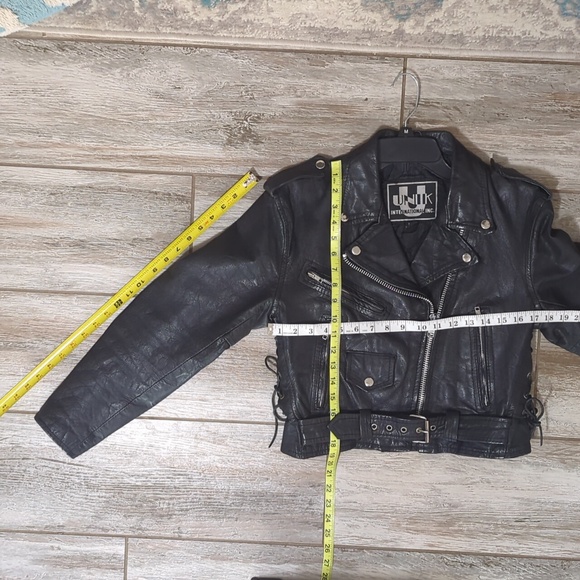 Vintage Cropped Leather Biker Jacket - Picture 10 of 10